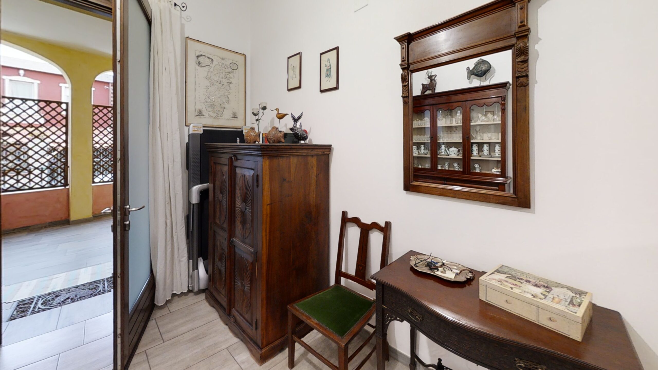 Cristiana-De-Maria-Agente-Immobiliare-Remax-Incontro-Dining-Room